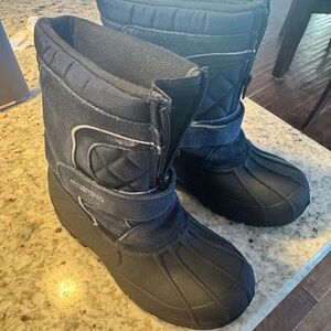 Boys boots size 3 - like new!